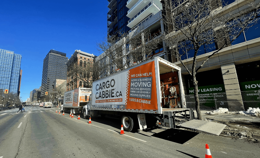 Truck (900 × 550 px) (1)